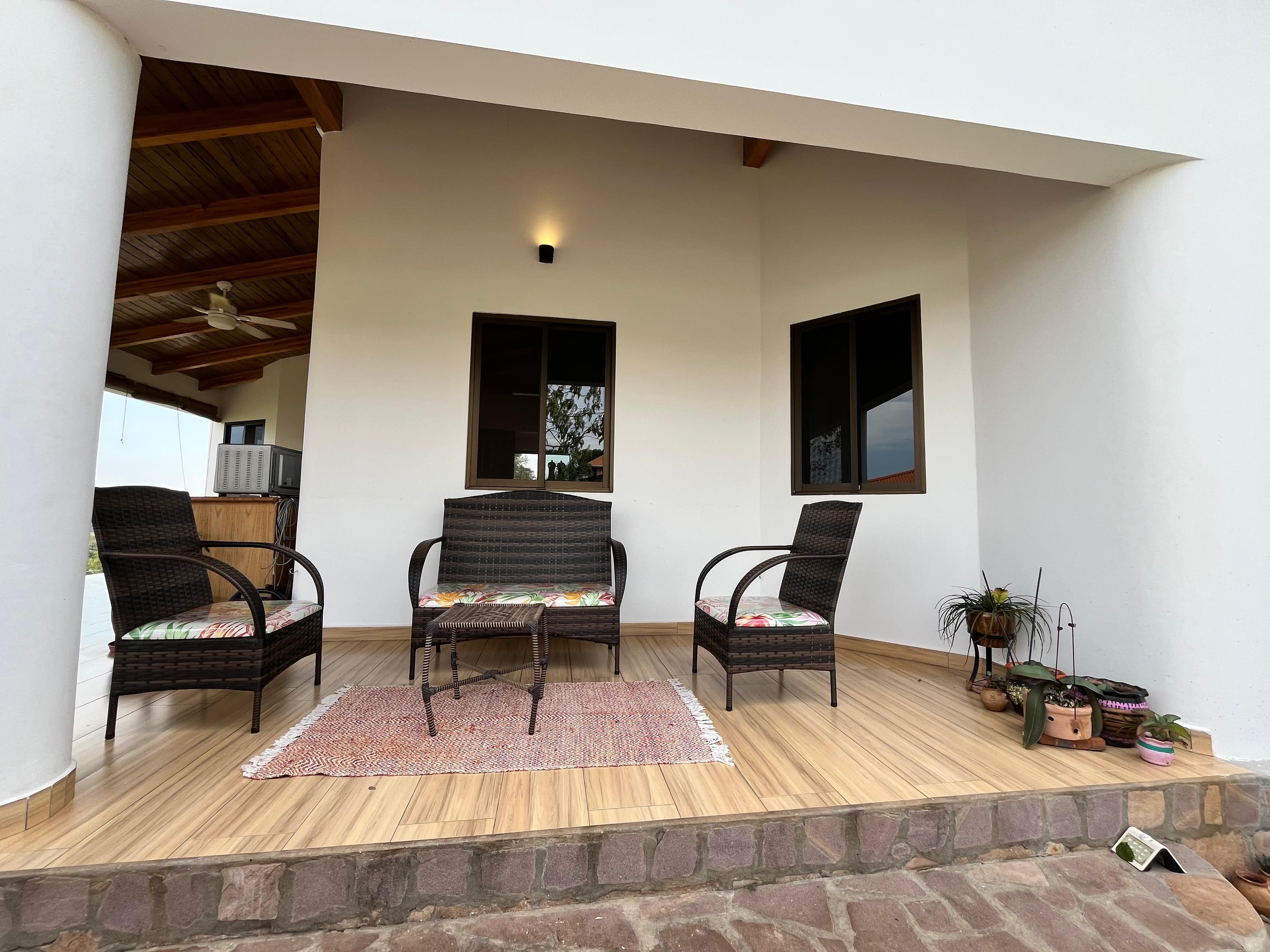 Casa en venta en Independencia, Guairá – amplio terreno con jardín y S.H.A – 2