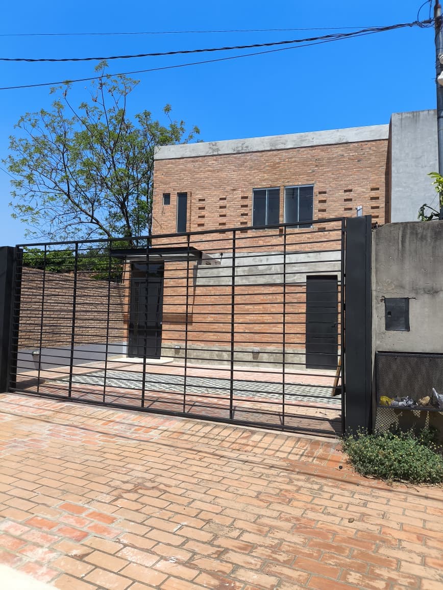 EXCLUSIVO DÚPLEX EN VENTA EN BARRIO VILLA OLIMPIA, LUQUE: 3 DORMITORIOS, CONFORT Y UBICACIÓN PRIVILEGIADA.