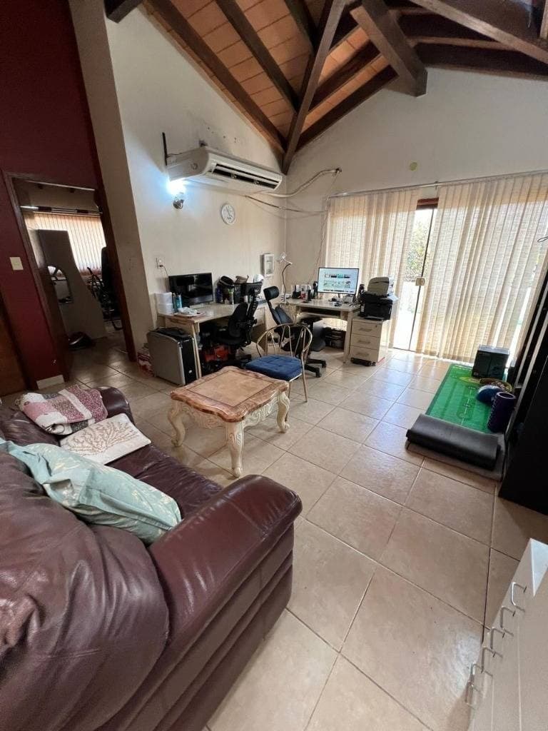 VENDO AMPLIA RESIDENCIA EN B° PETIROSSI – 2