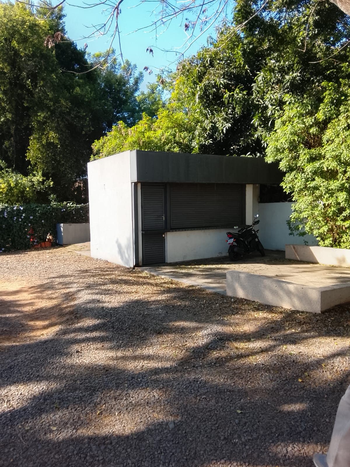 ALQUILO SALÓN COMERCIAL ZONA CACIQUE LAMBARÉ
