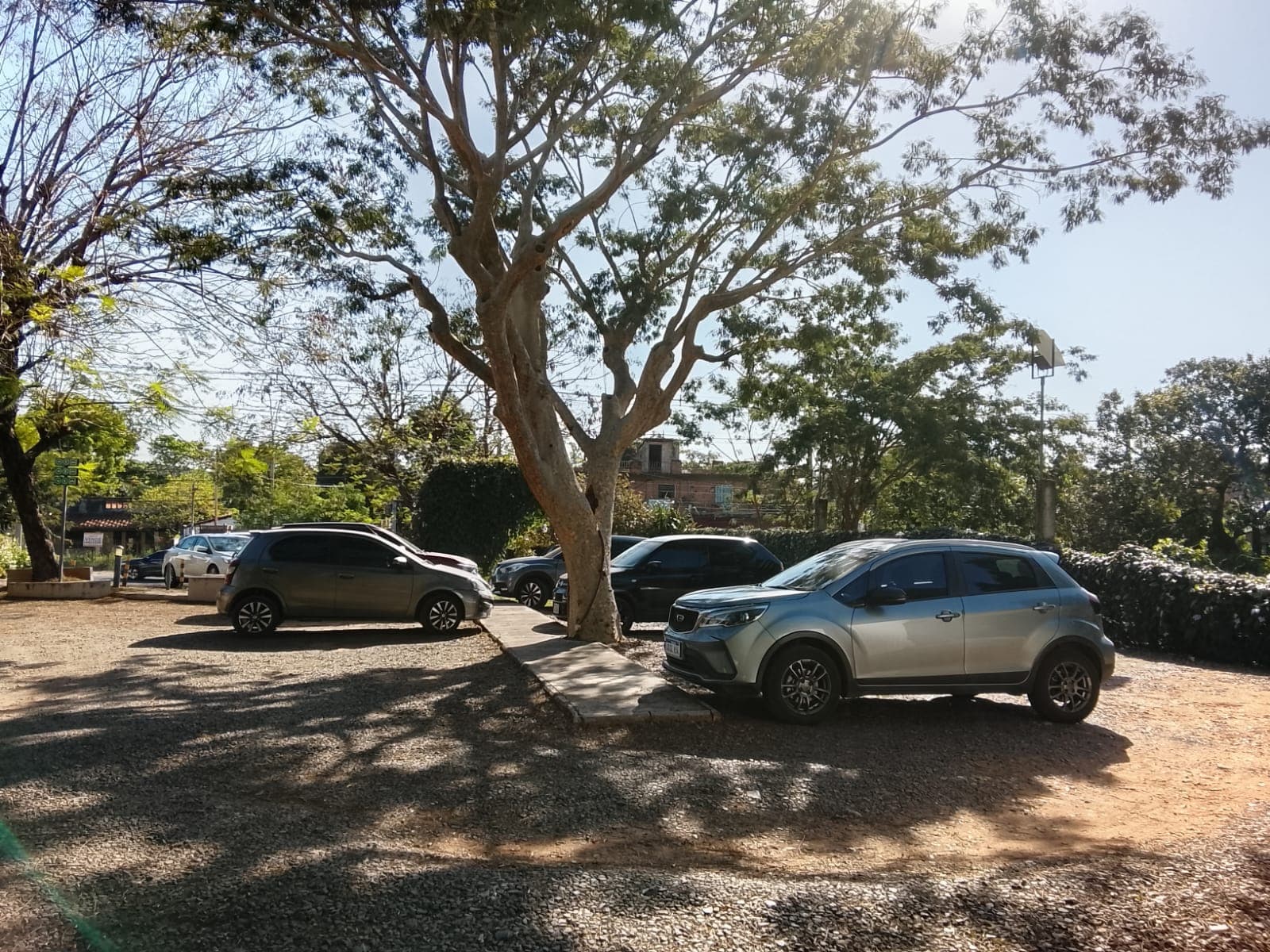ALQUILO SALÓN COMERCIAL ZONA CACIQUE LAMBARÉ – 3