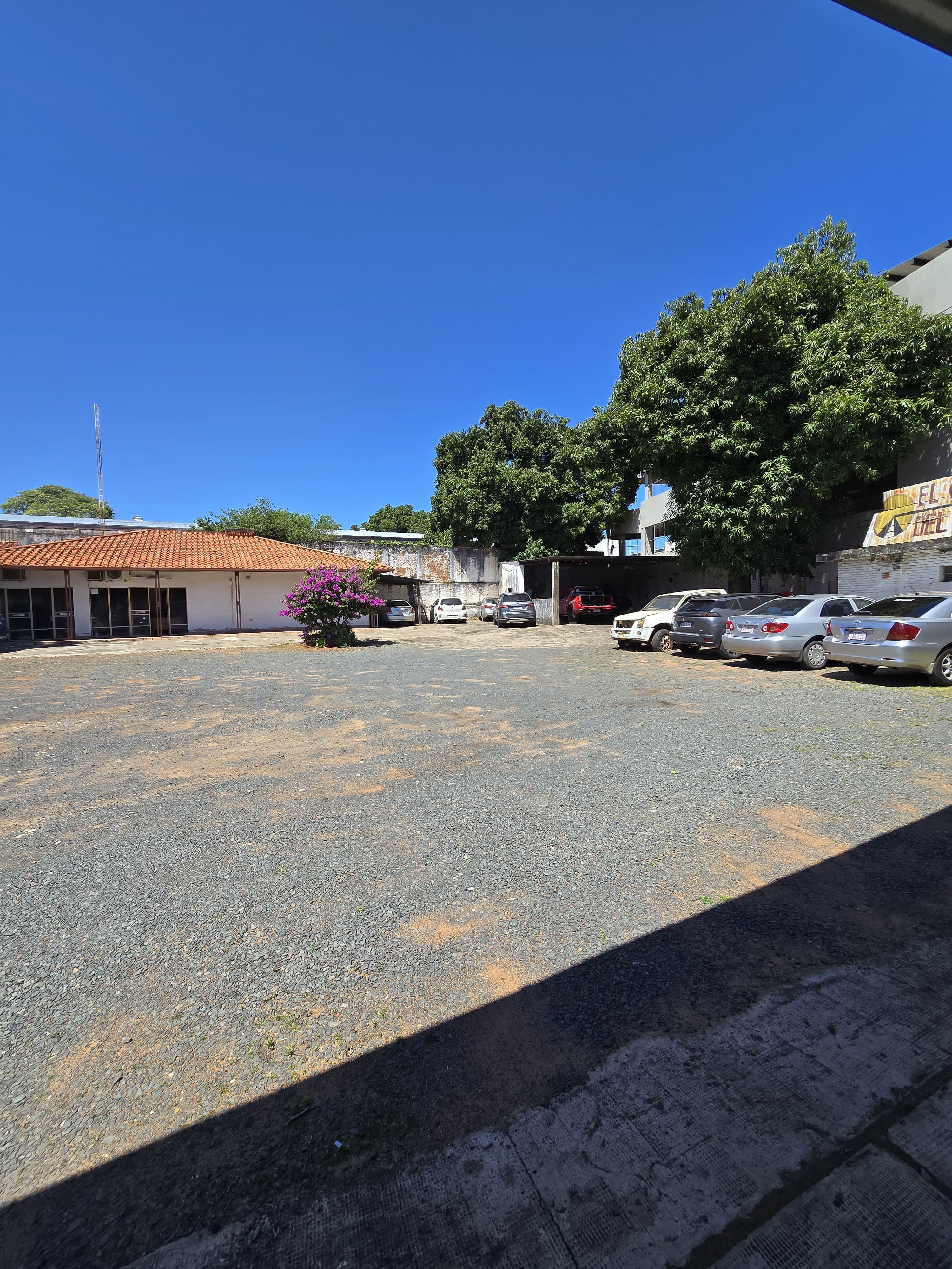 OPORTUNIDAD Local Comercial en Venta Eusebio Ayala y Republica NEGOCIABLE – 3