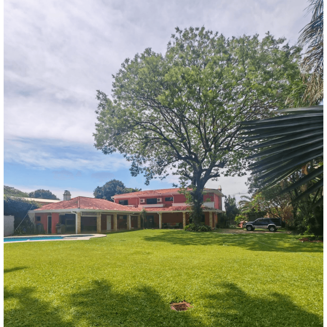 VENTA RESIDENCIA DE LUJO EN LAMBARE. Barrio Residencial.