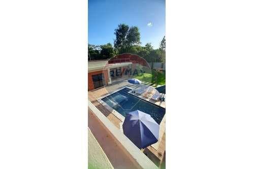 Vendo CASA NUEVA amoblada en San Bernardino, barrio CERRADO VIGEN DE CAACUPE. – 2