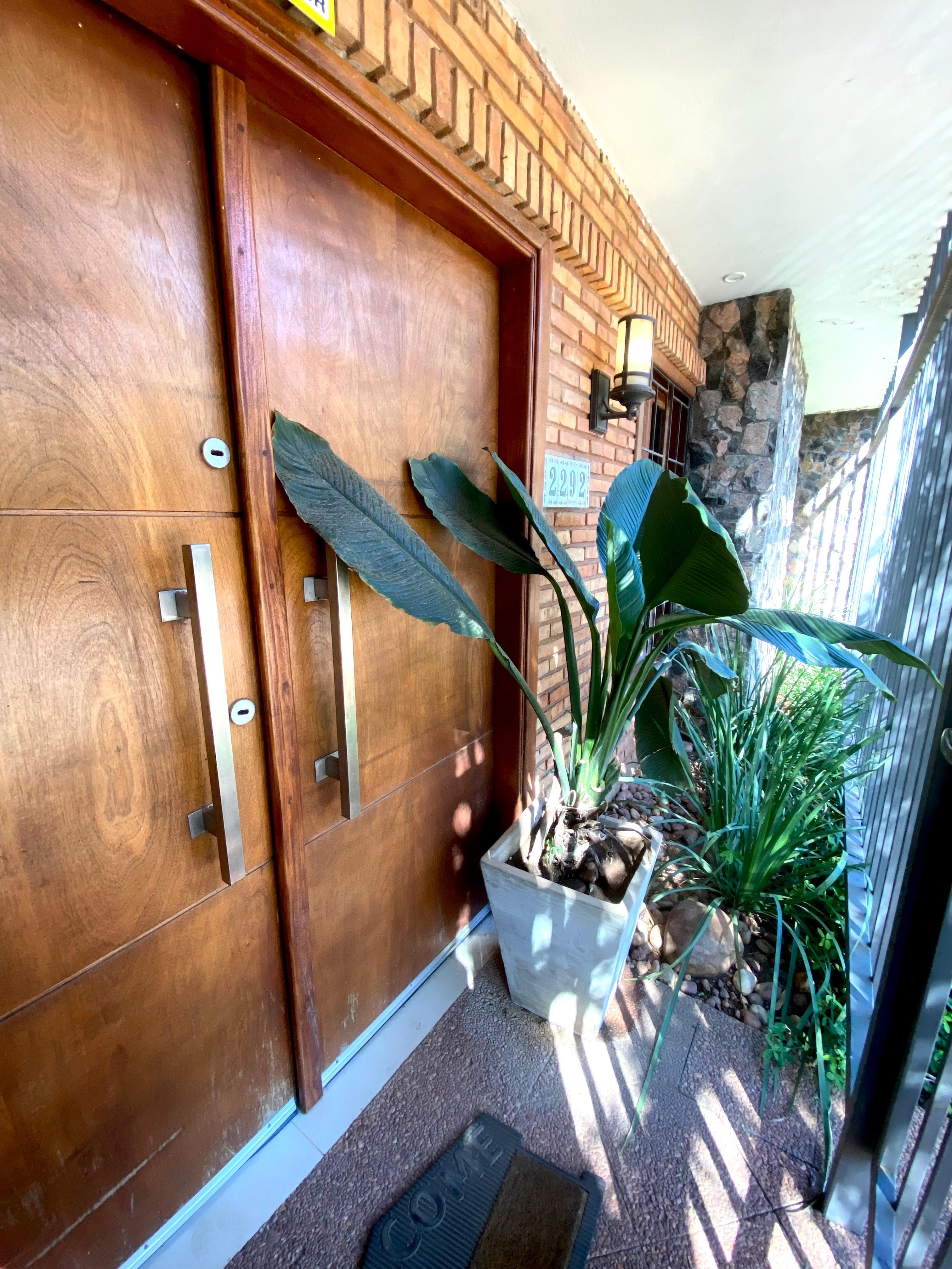 ALQUILER DE RESIDENCIA EN ESQUINA EN BARRIO CARMELITAS – 3