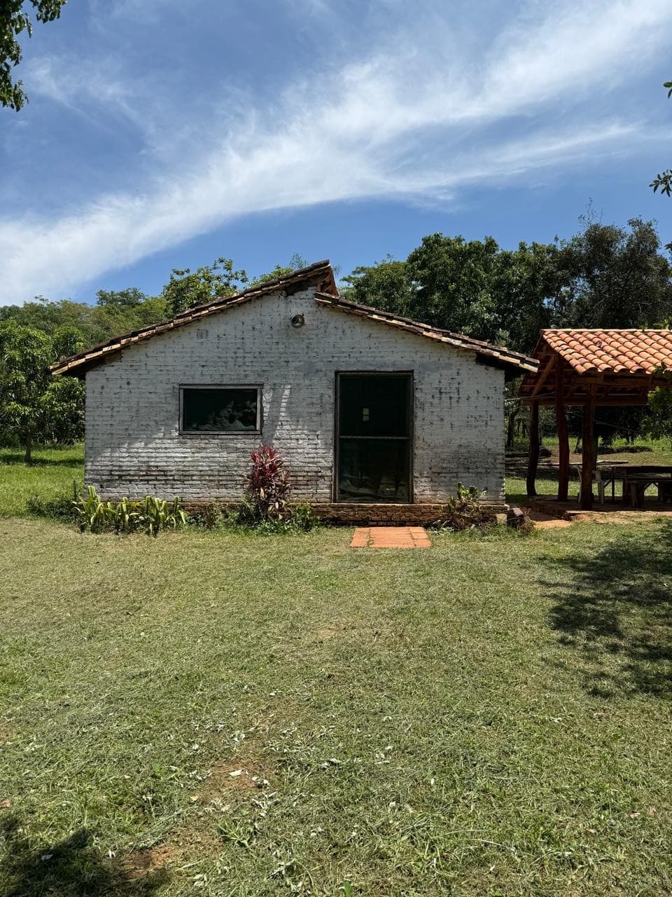 VENDO 49 HECTAREAS EN ARROYOS Y ESTEROS, a solo 4 kilómetros de la ruta principal Arroyos y Esteros-Tobatí, con potencial ilimitado para inversión y desarrollo.