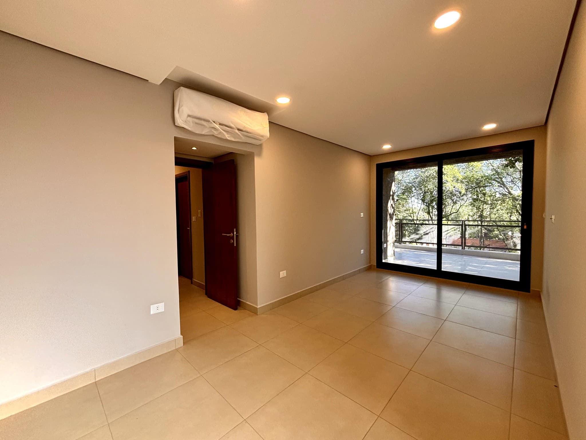 Exclusiva Residencia en San Bernardino : Calidad de Construcción Superior y Oportunidad de Inversión Inigualable. – 2