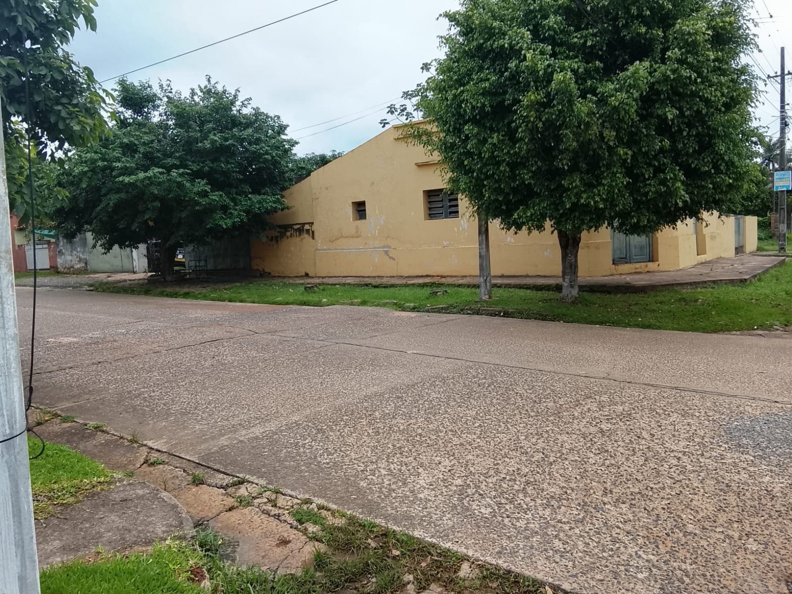 VENDO CASA en Carapeguá: ZONA CENTRO – Terreno de 497 m² Ideal para Negocio o Residencia de Lujo. – 2