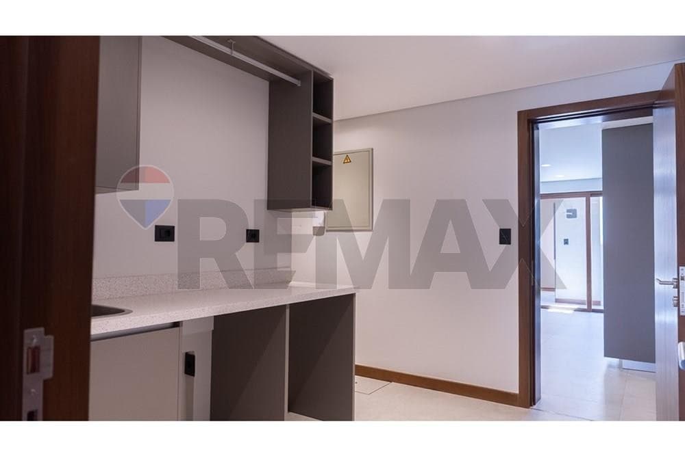 En alquiler casa premium con piscina en barrio Mburucuya – 3