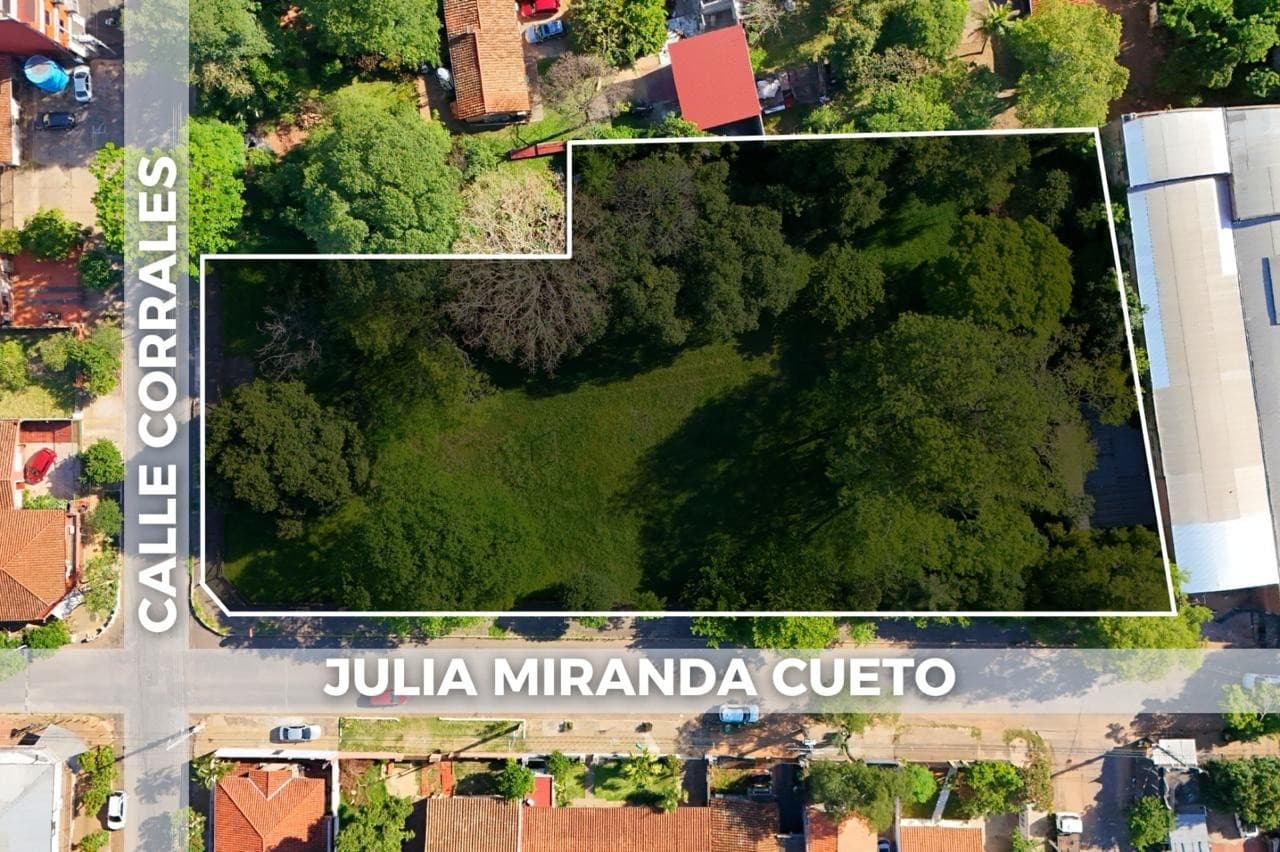 Gran Terreno en Esquina – Fdo de la Mora Zona Sur – 2