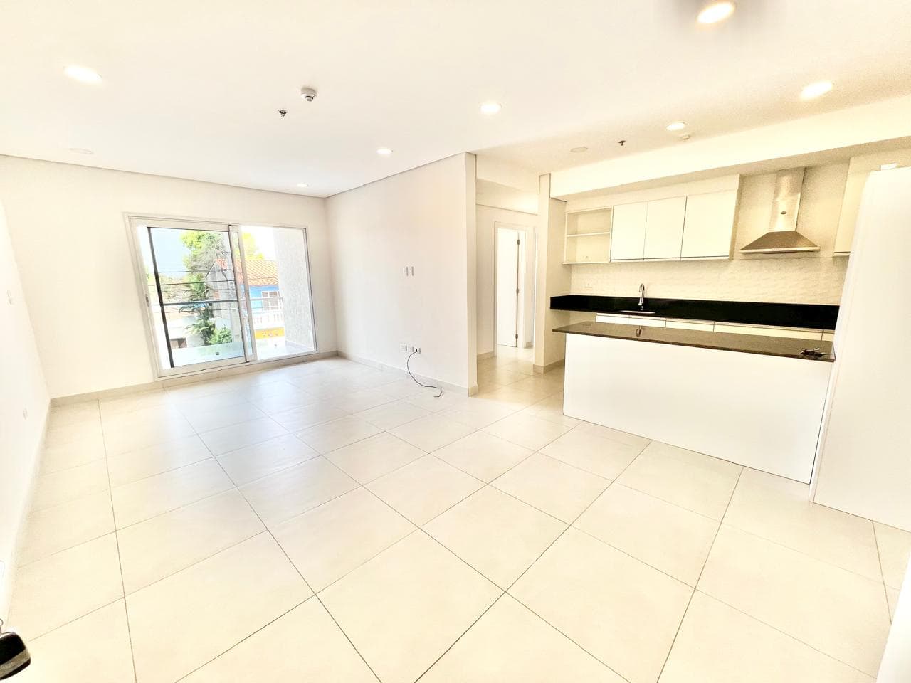 En Alquiler Departamento de 3 Habitaciones en Sajonia A310