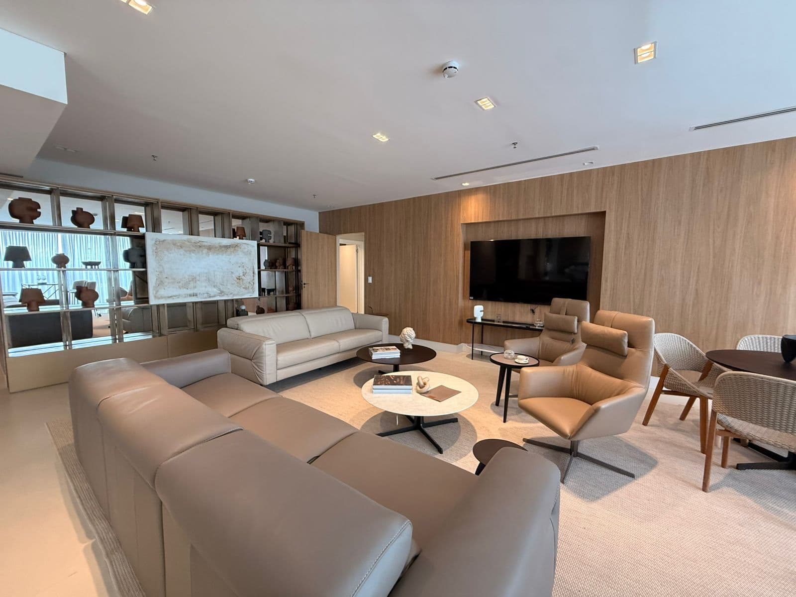 EN VENTA DEPARTAMENTO DE LUJO A ESTRENAR EN BARRIO MBUCURUCYA – 2