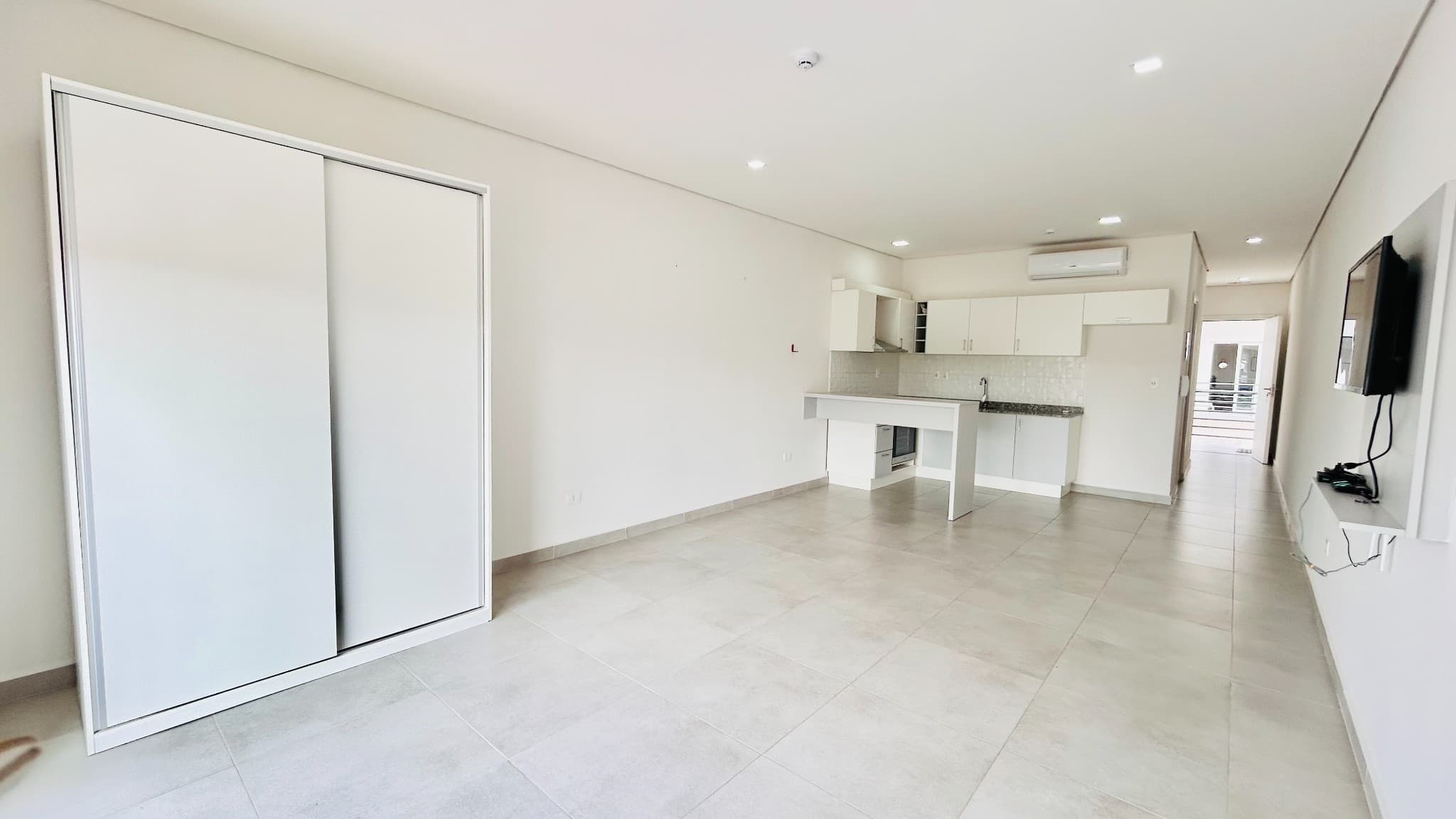VENDO MONOAMBIENTE SEMIAMOBLADO EN BARRIO HERRERA CON RENTA ACTIVA! – 2
