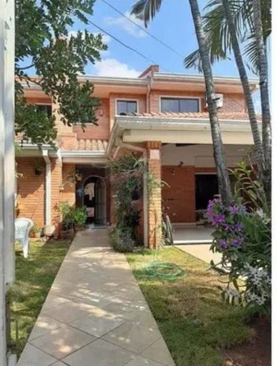 OPORTUNIDAD UNICA! HERMOSA CASA DE CALLE A CALLE
