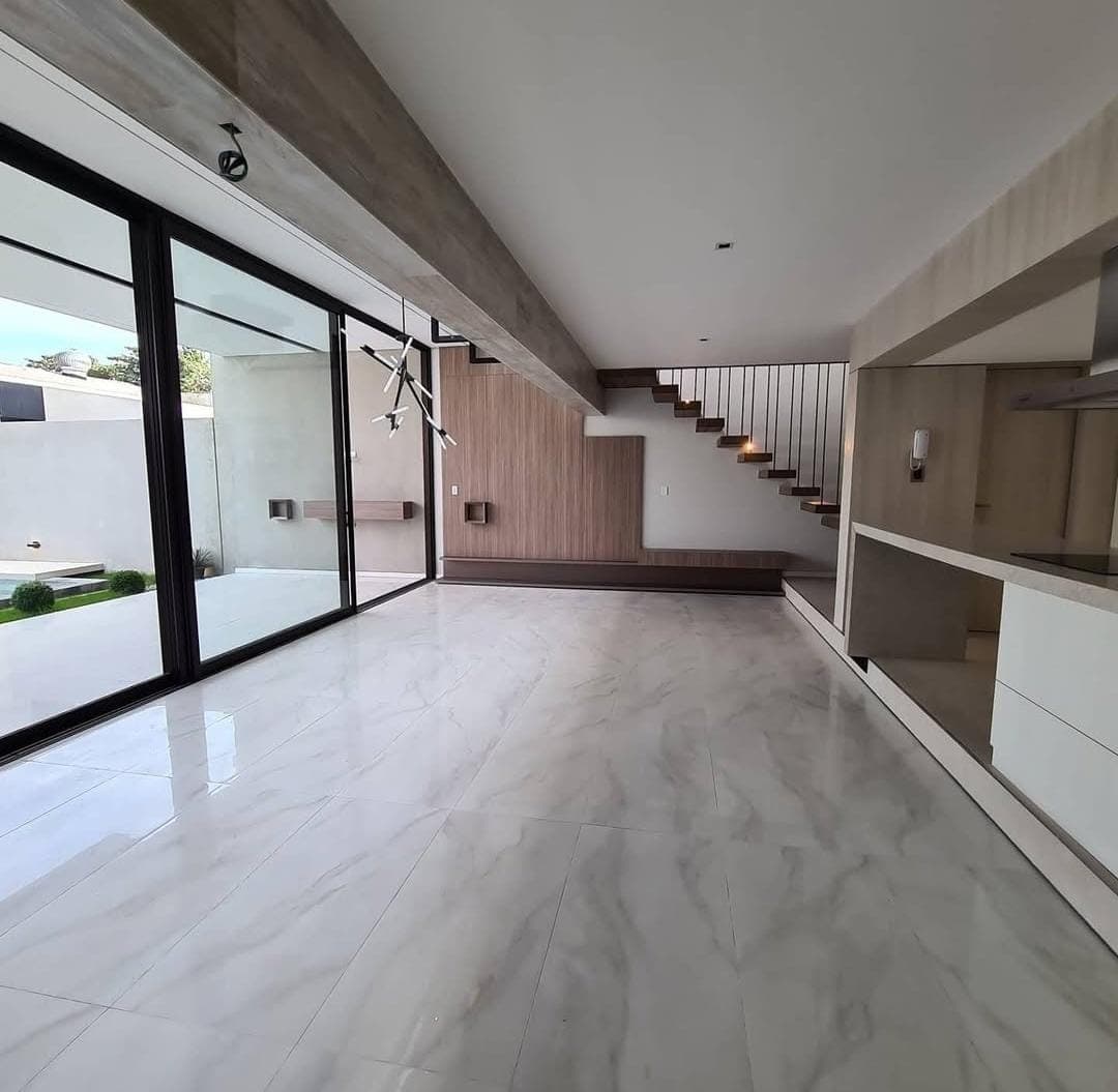 OPORTUNIDAD -EN VENTA – CASA PAREADA EN EL CORAZÓN DE MBURUCUYÁ