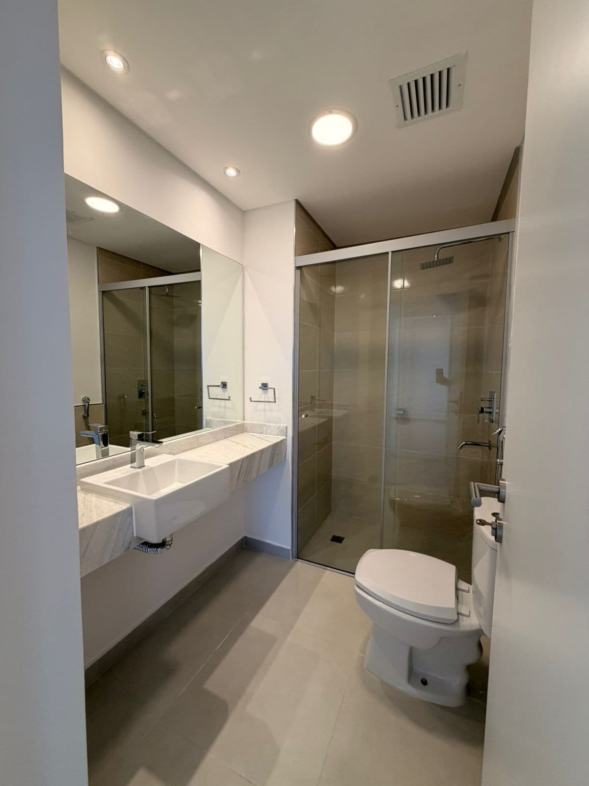 VENDO DEPTO A ESTRENAR SEMI AMOBLADO EN LAS LOMAS 103 M2 – 3