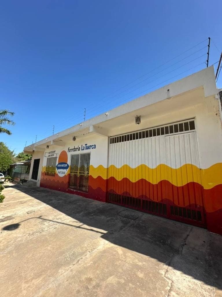 VENDO AMPLIO TERRENO CON SALON COMERCIAL EN LAMBARE PUERTO PABLA