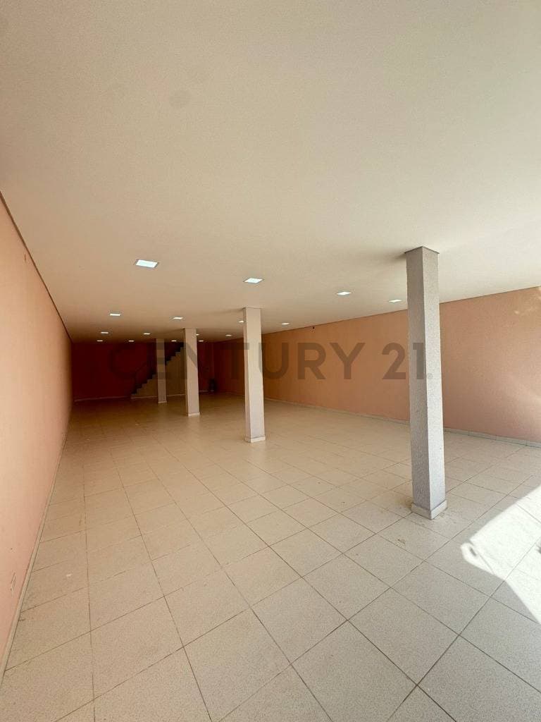 EN ALQUILER AMPLIO SALON COMERCIAL EN FERNANDO DE LA MORA – 3
