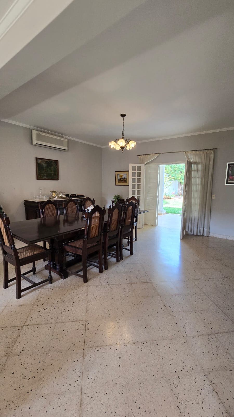 VENDO HERMOSA Y AMPLIA CASA COLONIAL EN MBURUCUYA. 1.104 M2 DE TERRENO, A PASOS DE PRIMER PTE – 3