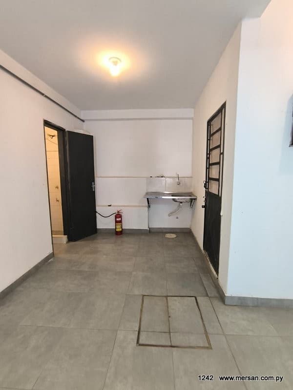 SALÓN COMERCIAL - FDO. DE LA MORA Z/ SUR - 38 M2 (CÓD. 1242) – 3