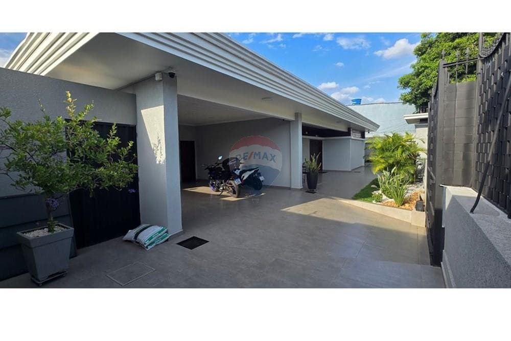 Exclusiva Casa Moderna en Venta en el Prestigioso Barrio Boquerón, Ciudad del Este – 2