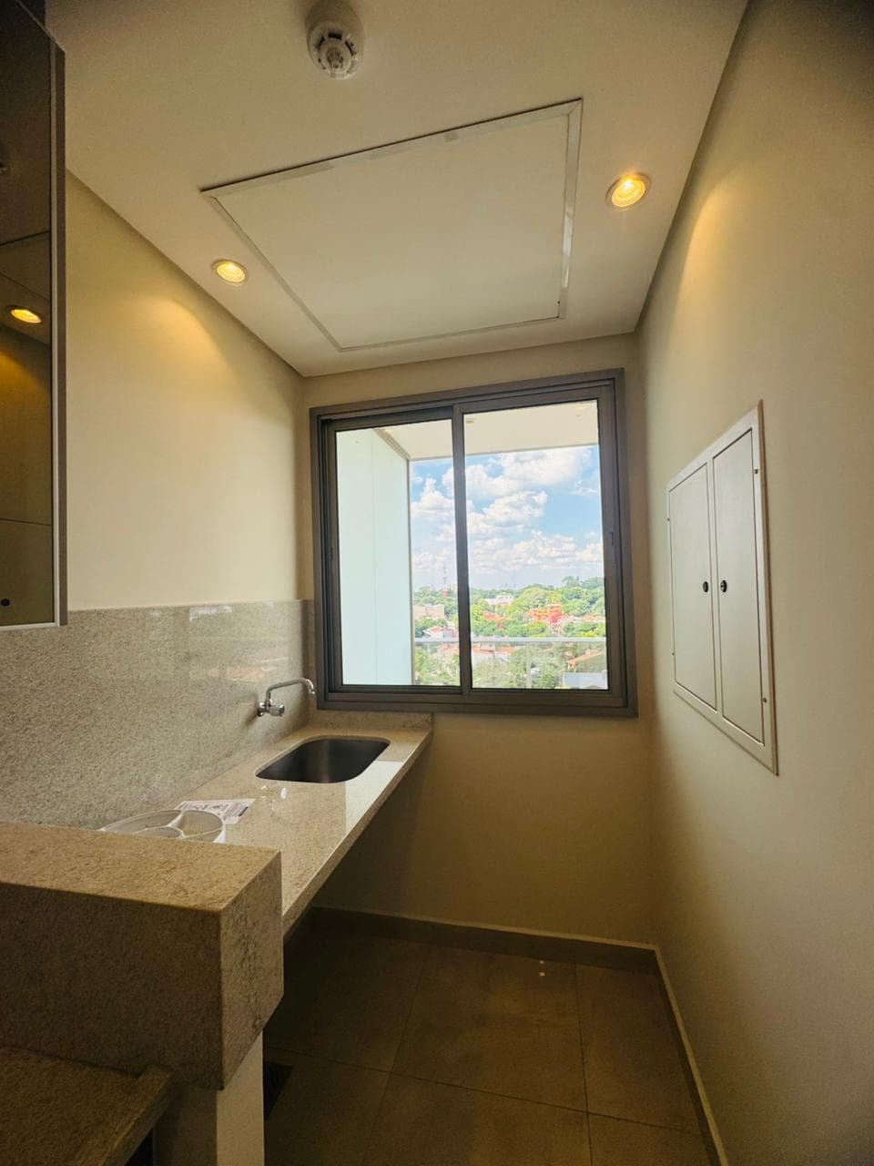 Alquiler: Moderno Departamento con Vistas Panorámicas y Balcón en Edificio Molas 1321, Asunción – 3