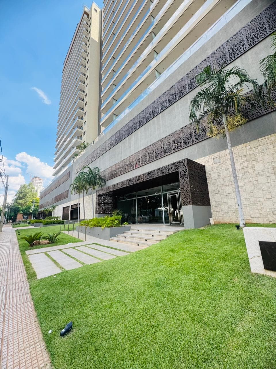 Alquiler: Moderno Departamento con Vistas Panorámicas y Balcón en Edificio Molas 1321, Asunción