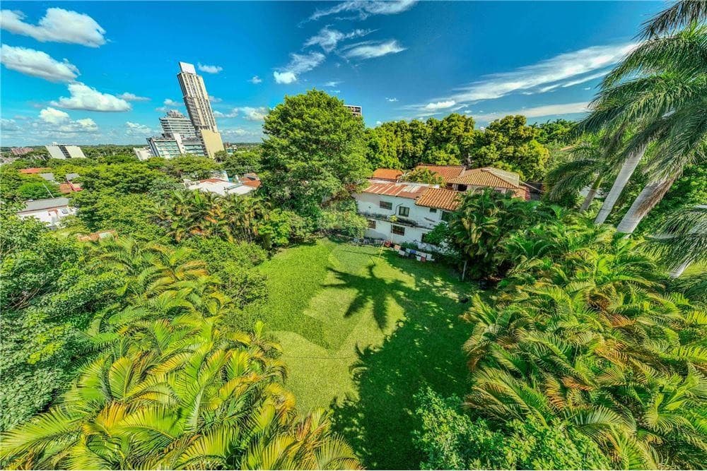 VENDO Terreno de 2.268 m2 sobre la calle Tte. Vera del barrio Ykua Sati – 2