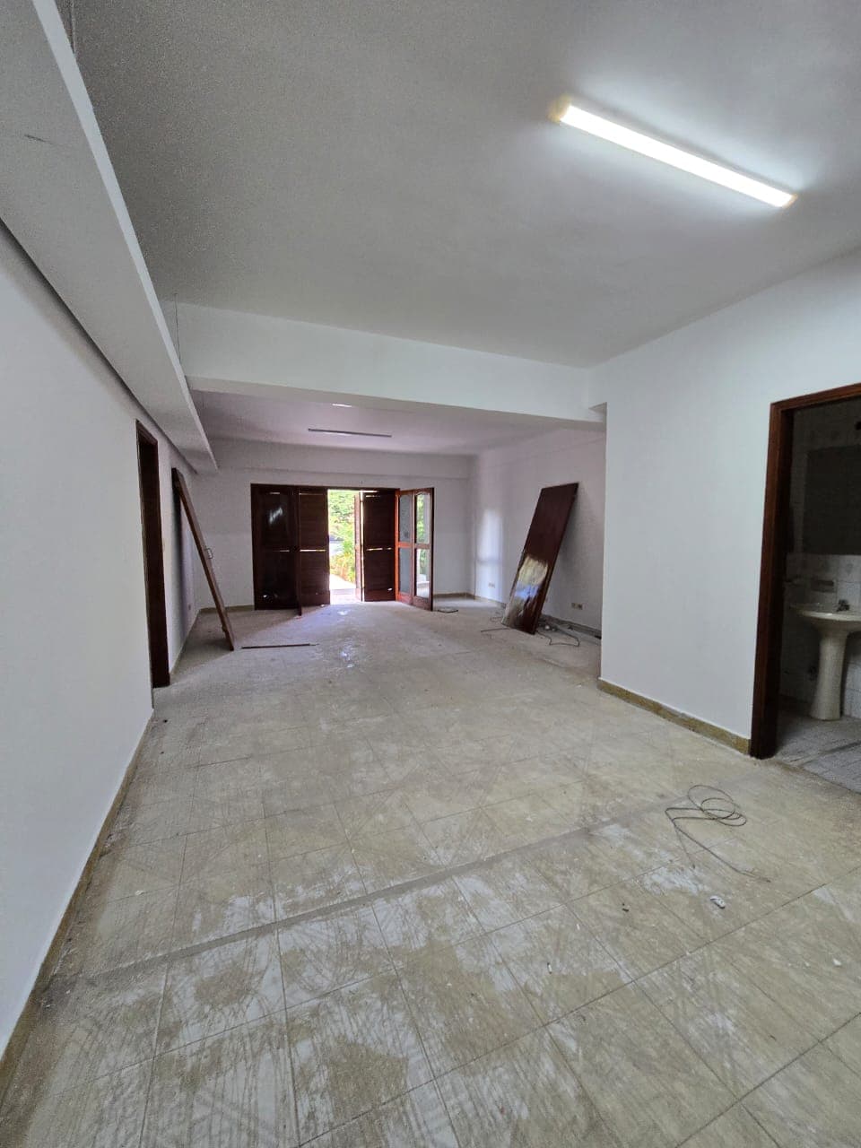 EN ALQUILER, IMPORTANTE PROPIEDAD SOBRE LA AVDA ESPAÑA. EDIFICIO CORPORATIVO / OFICINAS – 3