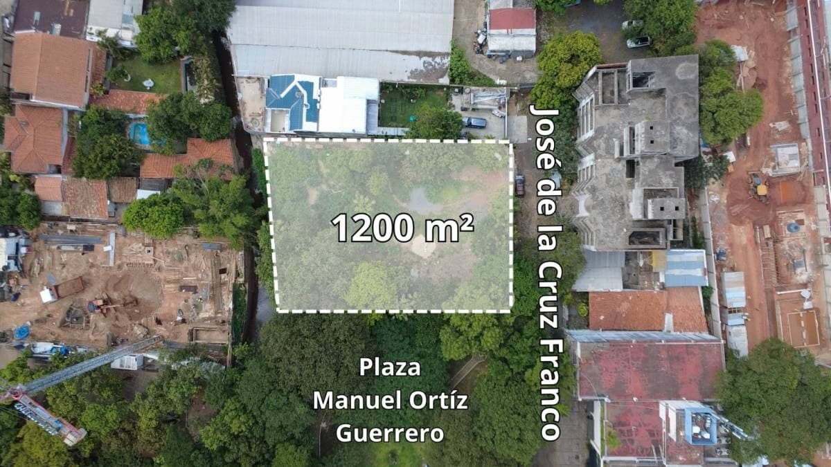 VENDO AMPLIO TERRENO EN B° RECOLETA – 3