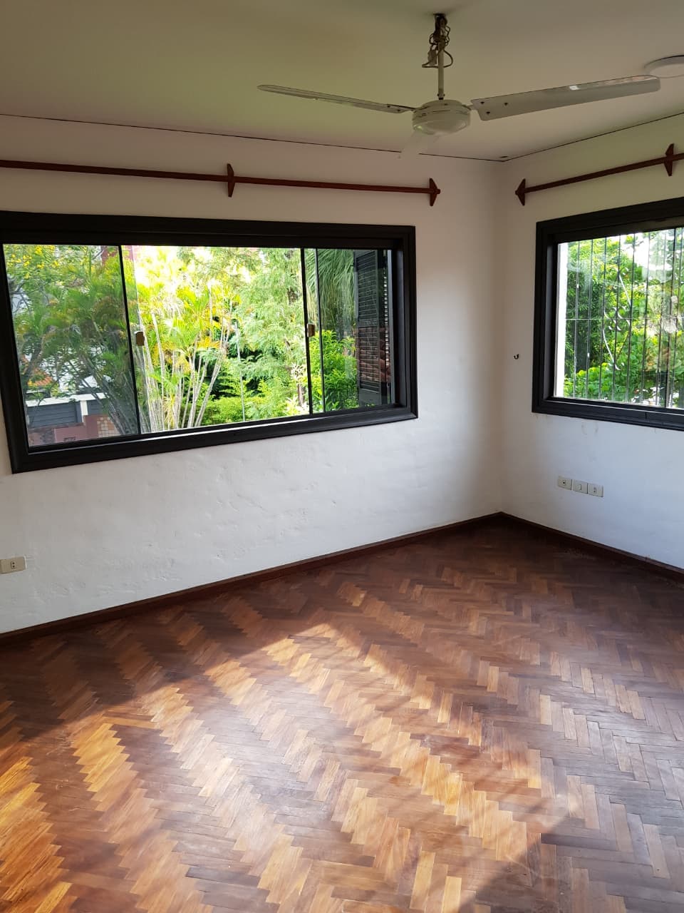 Alquilo amplia Casa en Barrio El Dorado – 2