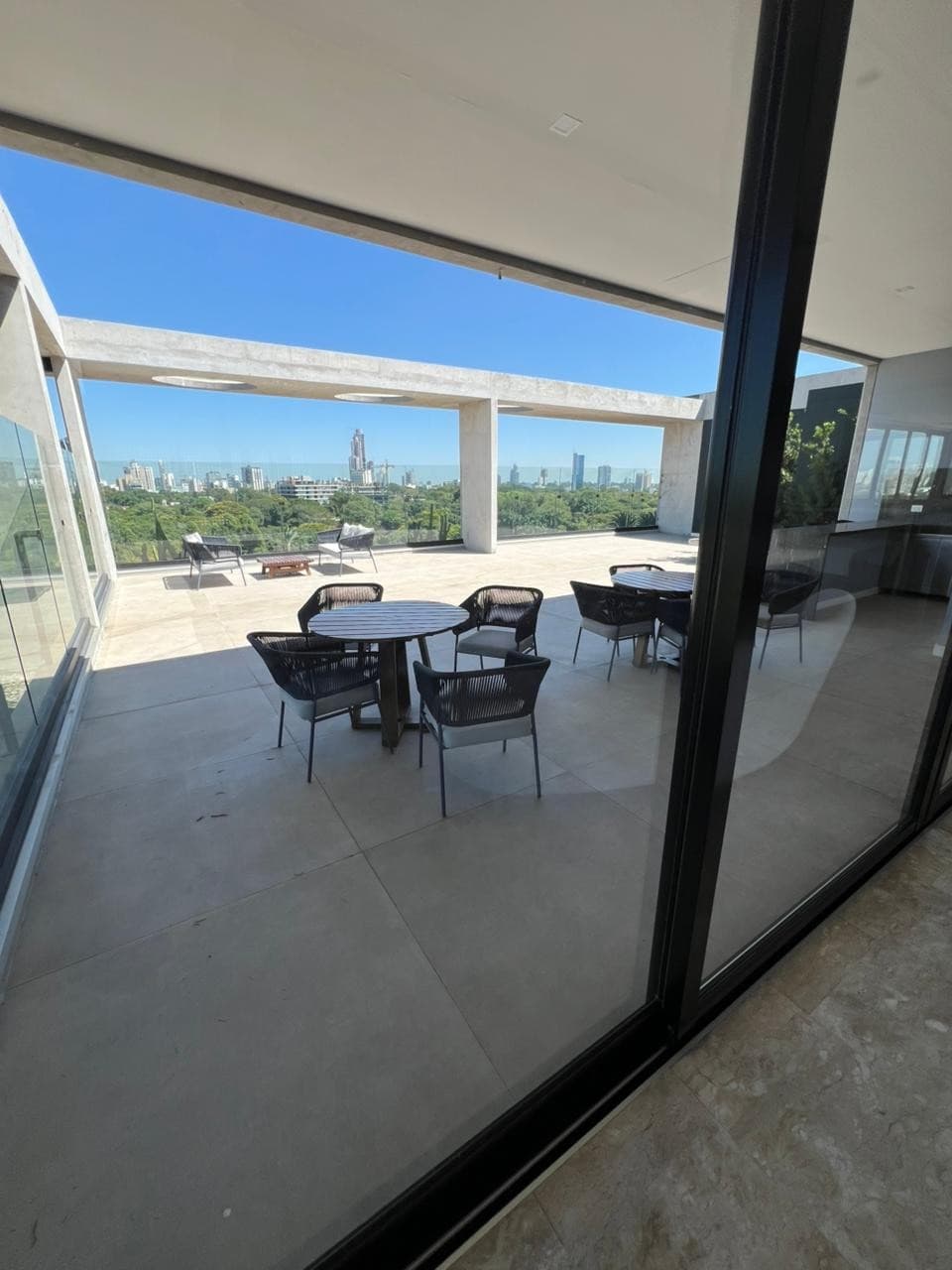 Exclusivo Departamento en Venta en Alzara Plaza: Terraza Panorámica, Gimnasio y Vistas Impactantes – 2