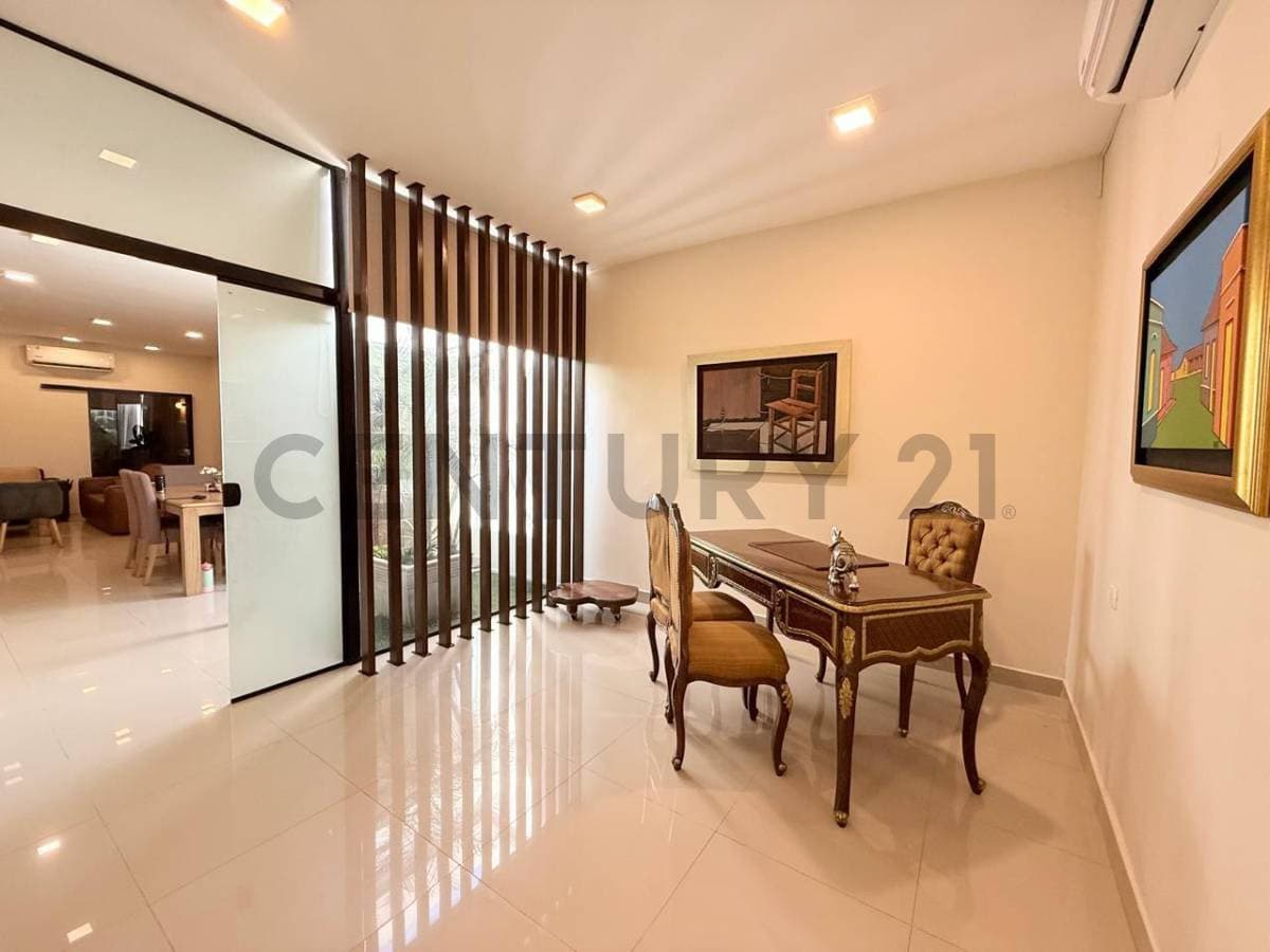 Exclusiva Residencia en Venta en el Prestigioso Barrio Recoleta, Asunción – 3