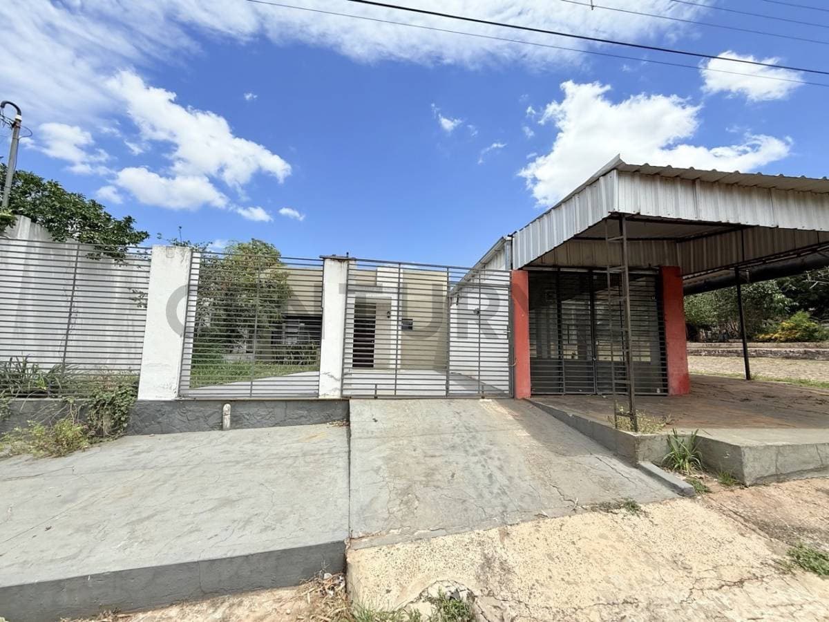 Casa en esquina en Villa Elisa, excelente ubicación a una cuadra de Américo Picco.