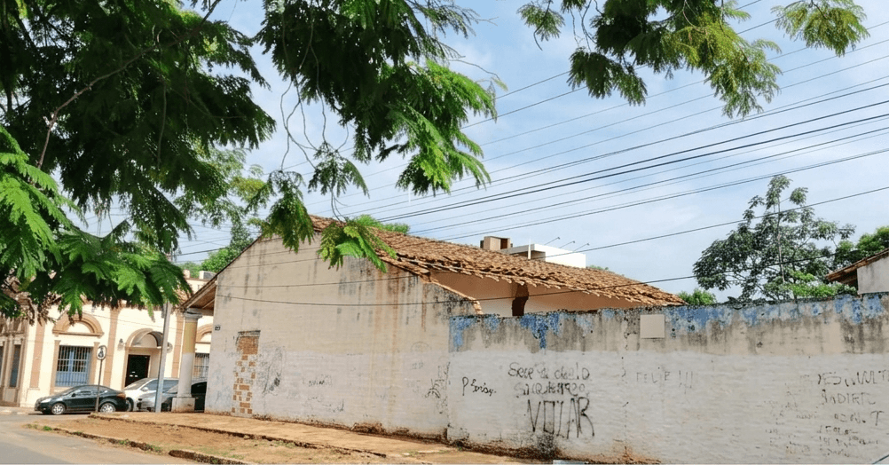 EN VENTA PROPIEDAD EN ESQUINA – CENTRO DE LUQUE – 3