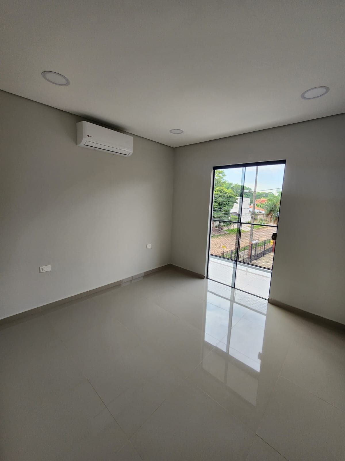 VENDO Dúplex en Esquina, Ubicación Premium Zona Yacht – 2