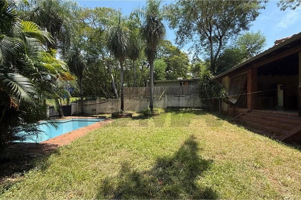 Amplia residencia sobre la Avenida del Yatch