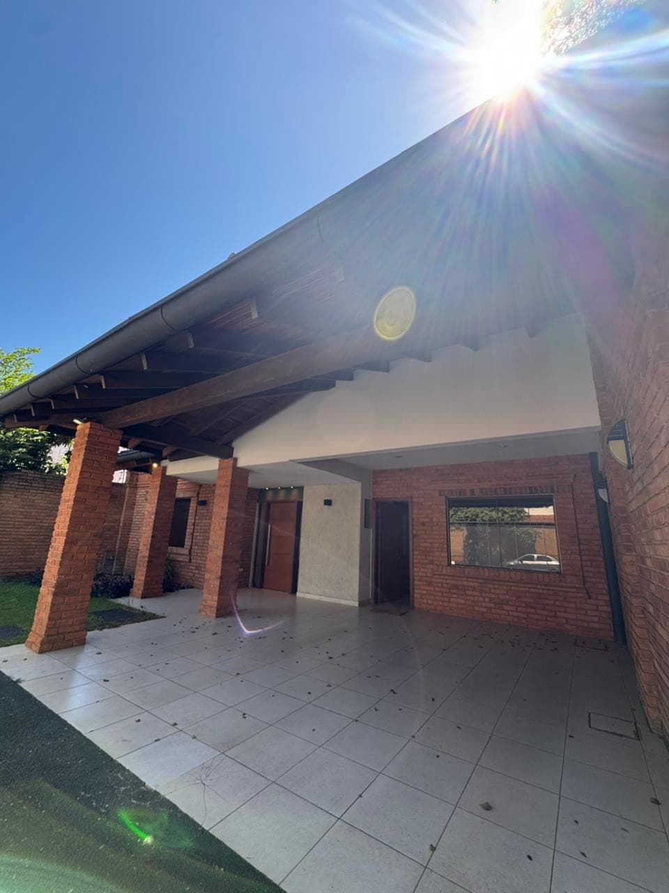 ALQUILO AMPLIA RESIDENCIA EN BARRIO HERRERA – 2