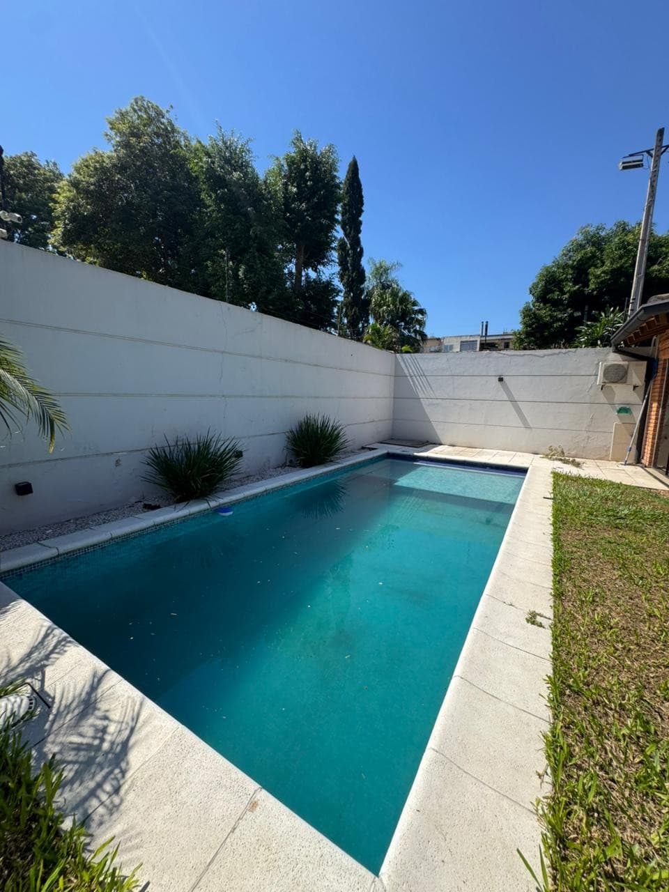 ALQUILO AMPLIA RESIDENCIA EN BARRIO HERRERA – 3
