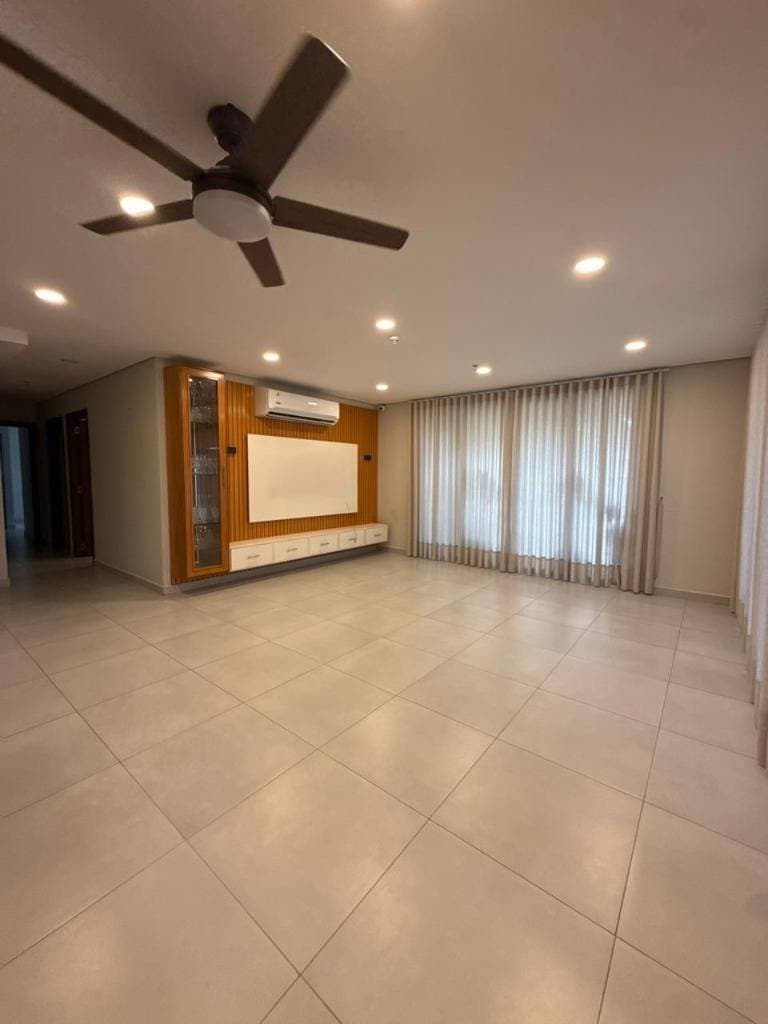 En Venta Departamento semi amoblado de 3 dormitorios más área de servicio Edificio Tierra Alta Hassler
