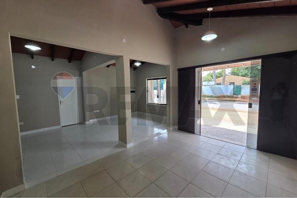 D.G. Alquilo salón comercial sobre calle asfaltada en Luque Maka'i – 2