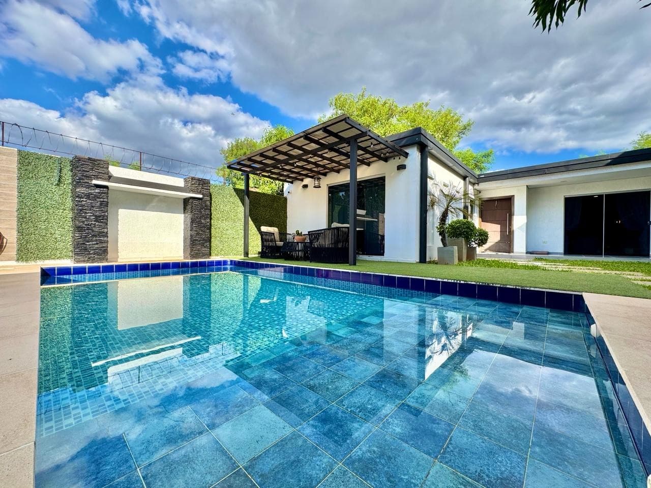 Residencia Moderna en Venta – Barrio Santa María, Asunción – 2