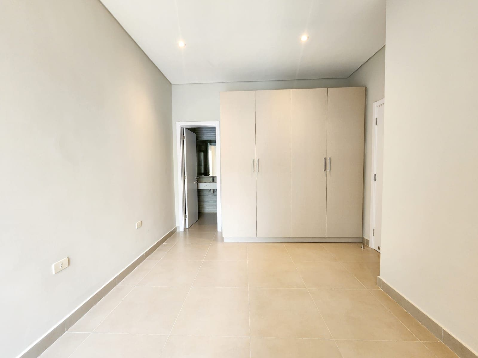 EN VENTA DUPLEX DE 3 SUITES CON JARDÍN Y PISCINA – 2