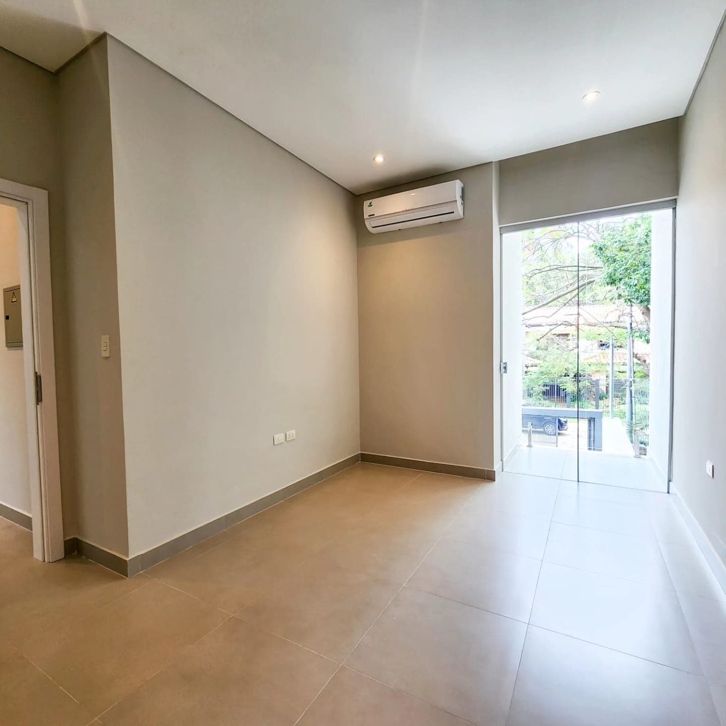 EN VENTA DUPLEX DE 3 SUITES CON JARDÍN Y PISCINA – 3