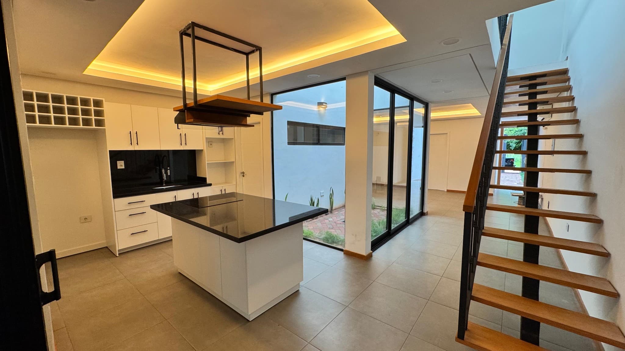 Vendo Duplex a estrenar de 3 habitaciones con Escritorio. Luque – 2