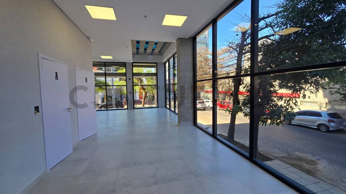 LOCAL COMERCIAL EN ESQUINA ZONA SHOPPING DEL SOL – 2