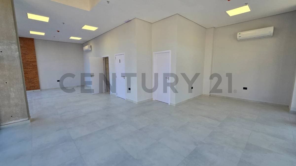 LOCAL COMERCIAL EN ESQUINA ZONA SHOPPING DEL SOL – 3