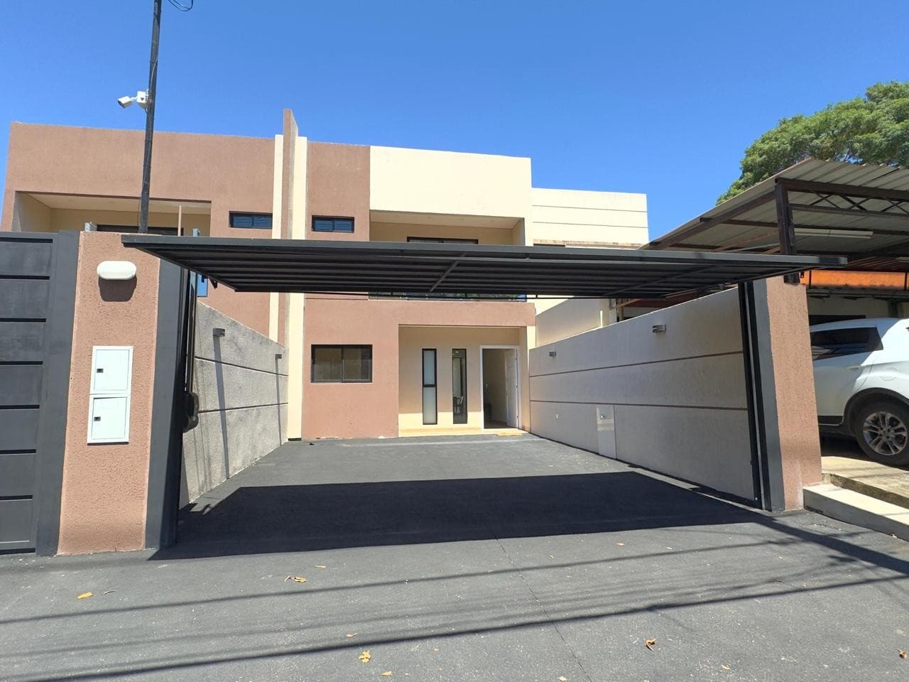 Exclusivo Dúplex de Lujo de 150m² en Villa Aurelia: Ubicación Privilegiada con Acceso a Tres Avenidas Clave y Entorno Residencial de Primer Nivel. – 2
