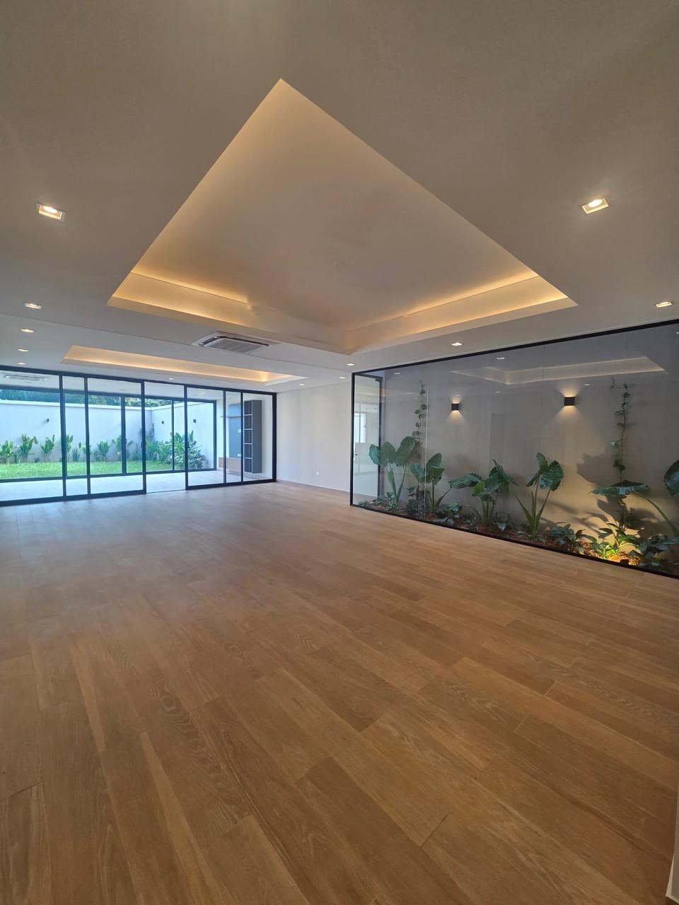 EN VENTA HERMOSA RESIDENCIA A ESTRENAR EN BO.MBURUCUYA. 4 SUITES – 2