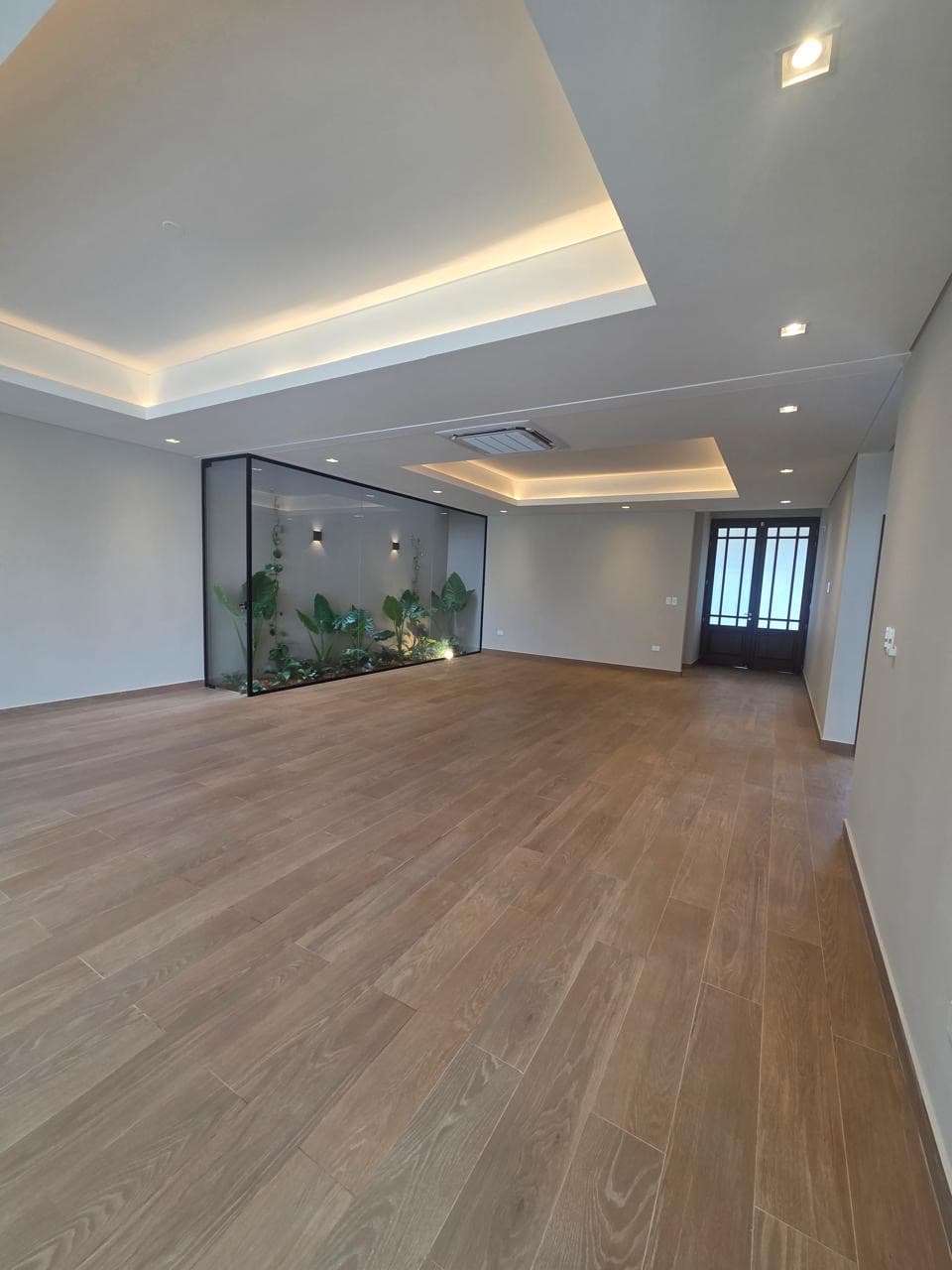 EN VENTA HERMOSA RESIDENCIA A ESTRENAR EN BO.MBURUCUYA. 4 SUITES – 3